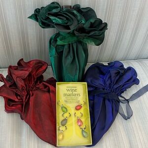 Unique fabric Champagne/Wine bags and wine markers set -NWOT